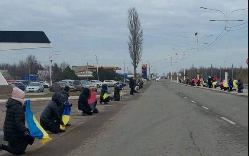 Ізмаїл на колінах зустрів загиблого під Херсоном ветерана-прикордонника