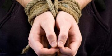 На Одещині чоловік катував двох односельців — Новини Одеської області
