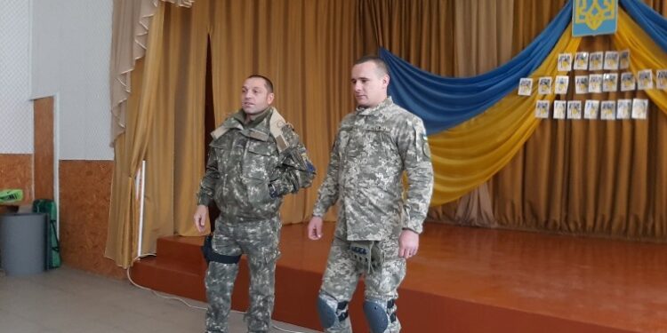 НЕЗАБУТНЯ ЗУСТРІЧ З ВІЙСЬКОВИМИ ЗСУ У НАДЕЖДІВСЬКОМУ ЛІЦЕЇ Арцизької громади