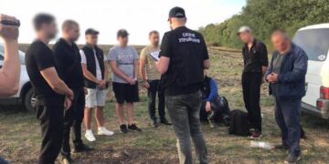 Перед судом за неконне переправлення осіб через кордон постали 2 особи