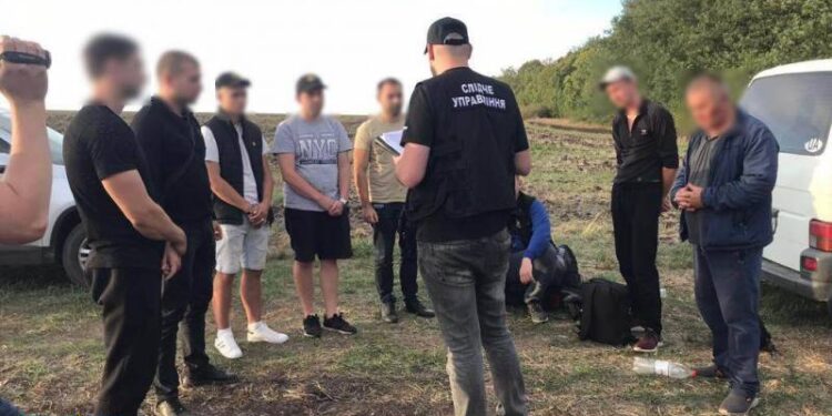 Перед судом за неконне переправлення осіб через кордон постали 2 особи