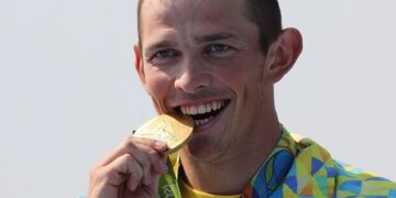 Помощь пострадавшим от войны: олимпийский чемпион из Одессы выставил на продажу свои медали