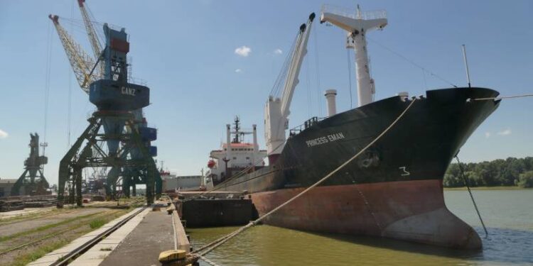 Порти на Дунаї збільшили перевалку майже утричі в грудні-листопаді