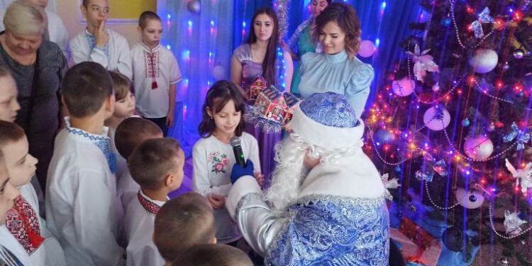У Арцизькій громаді для дітей-переселенців та ДБСТ організували свято на День Святого Миколая