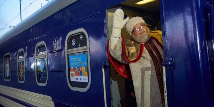 «Укрзалізниця» стала официальным перевозчиком Святого Николая