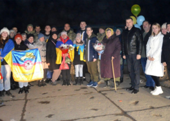 В Одеську область повернулися троє захисників острова Зміїний