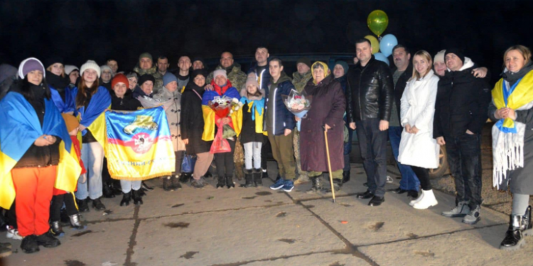 В Одеську область повернулися троє захисників острова Зміїний