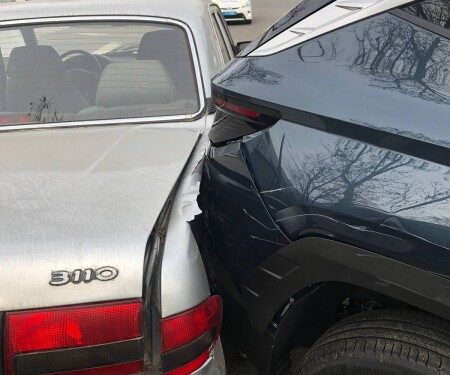 В Одесі літня водійка скоїла наїзд на батька із сином та зіткнення з іншим автомобілем  | Кримінальні новини