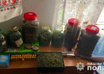 На Запоріжжі у чоловіка знайшли марихуану на 700 тис гривень, каже — все хотів викурити сам. ФОТО | Кримінальні новини