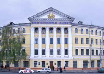 У стінах Могилянки заборонили вживати російську мову