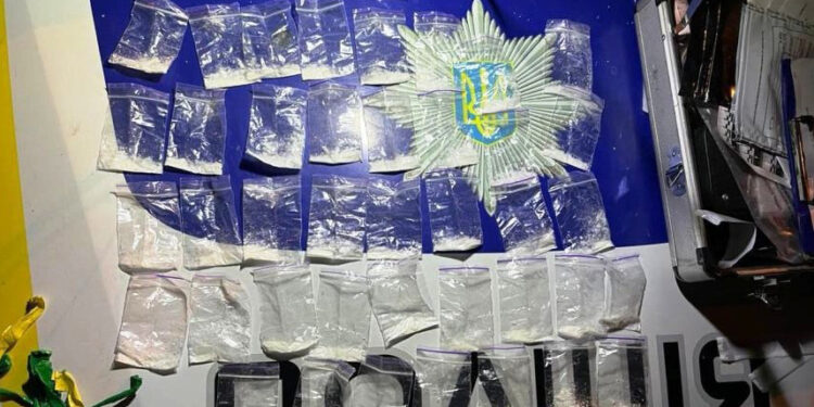 У Вінниці поліцейські затримали наркодилерку із «товаром» на 300 000 гривень. ФОТО | Кримінальні новини