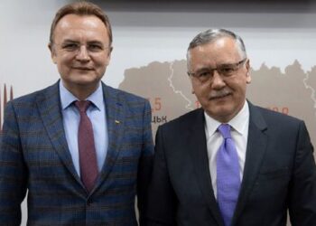 Садовий повідомив, що знімає свою кандидатуру на користь Гриценка