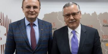 Садовий повідомив, що знімає свою кандидатуру на користь Гриценка