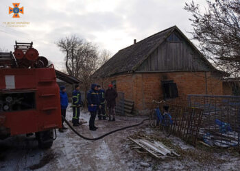 На Полтавщині рятувальники під час ліквідації пожежі натрапили на тіло людини  | Кримінальні новини