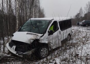 Внаслідок карколомної ДТП на Рівненщині пошкоджені 4 автівки та постраждали 6 людей. ФОТО | Кримінальні новини