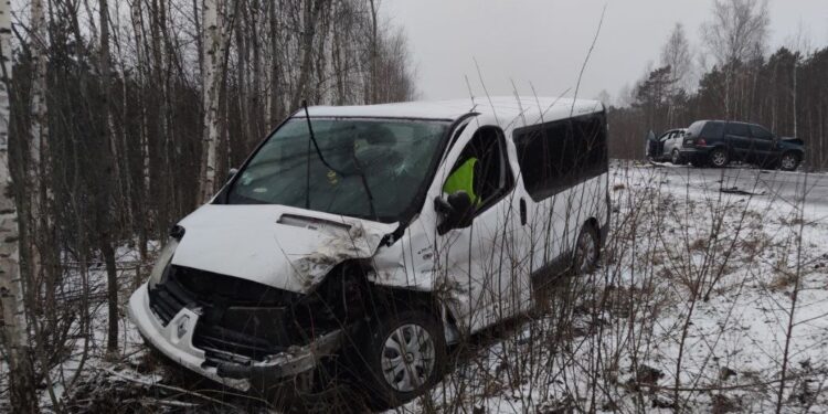 Внаслідок карколомної ДТП на Рівненщині пошкоджені 4 автівки та постраждали 6 людей. ФОТО | Кримінальні новини