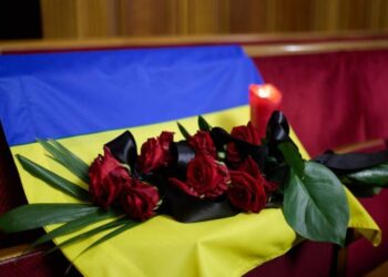 У Києві розпочалася церемонія прощання із загиблим у Броварах керівництвом МВС