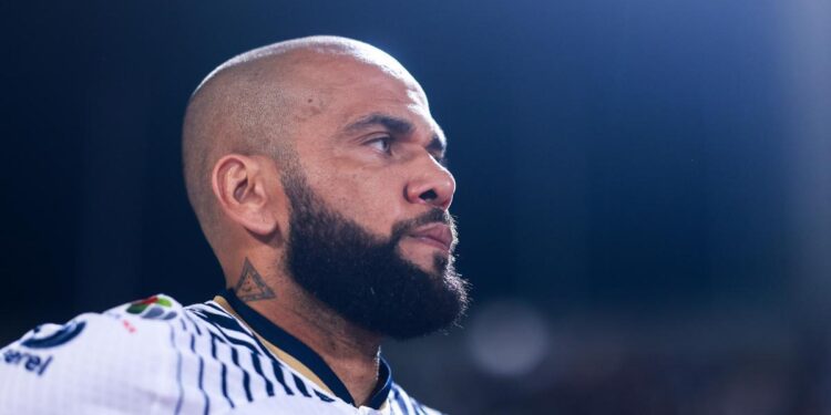 Дани Алвес признал сексуальную связь с 23-летней девушкой в клубе (28 января 2023 г.) — Новости футбола