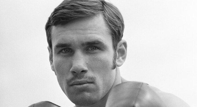 Русского боксёра жестоко убили в США. Он побеждал самого Али!