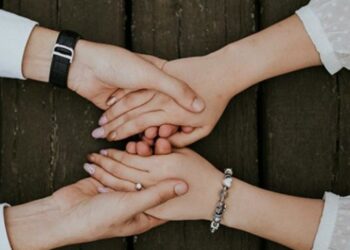 Психологічна допомога за кордоном: у Мінреінтеграції пояснили, куди звертатися біженцям