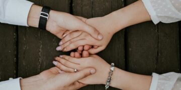 Психологічна допомога за кордоном: у Мінреінтеграції пояснили, куди звертатися біженцям