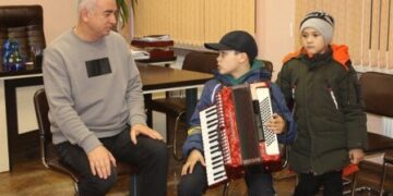 Грали та співали: на Одещині двоє братів зібрали кошти для ЗСУ | Надзвичайні події Одесса та область