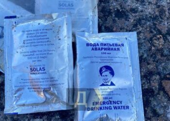 На одеський пляж хвилі викинули чергові артефакти із затонулого крейсера «Москва»