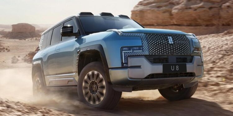 Роскошный рамный внедорожник BYD дебютировал вместе с неанонсированным суперкаром — АВТО НОВОСТИ