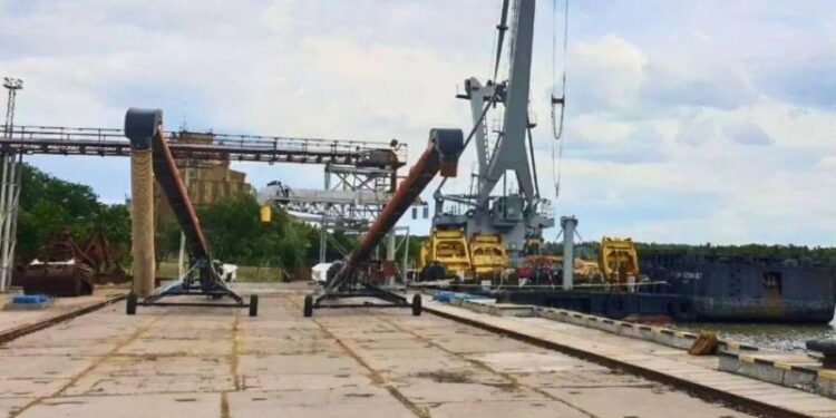 Скандал. В порту Усть-Дунайськ стверджують, що компанія нардепа Тищенка захопила державне майно, і приватизацію готують під нього