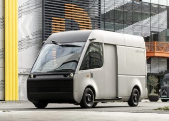 Стартап Arrival Дениса Свердлова сокращает 50% персонала и переносит производство в США — АВТО НОВОСТИ