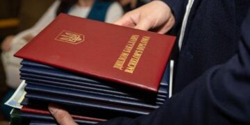 Украинские студенты больше не будут получать «красные дипломы» — Суспільство Одеси