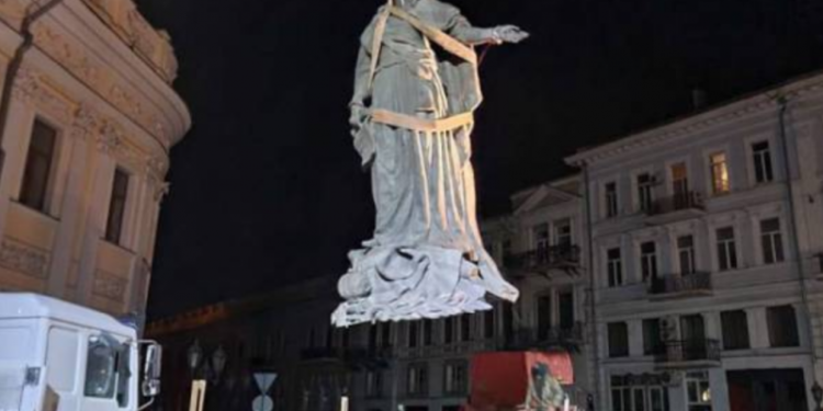 В Одесі знесли пам’ятник Катерині