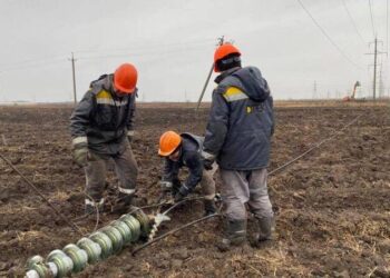 В Одессе и Одесском районе без света остаются 450 тысяч человек.