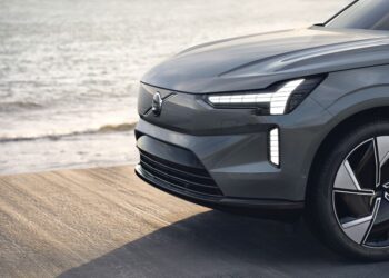 Volvo готовит новинку: известна дата презентации компактного кроссовера — АВТО НОВОСТИ