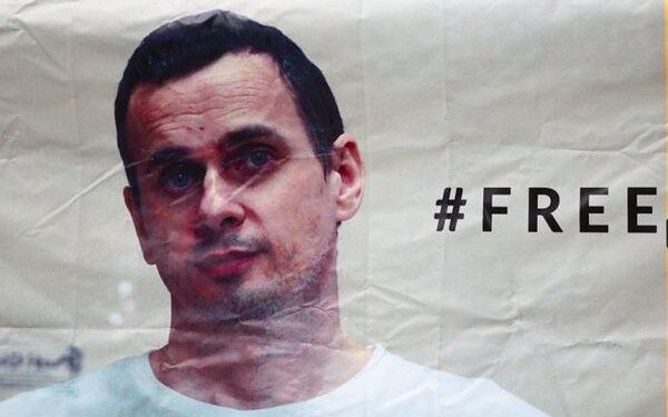 У центрі Москви вивісили банер з Сенцовим