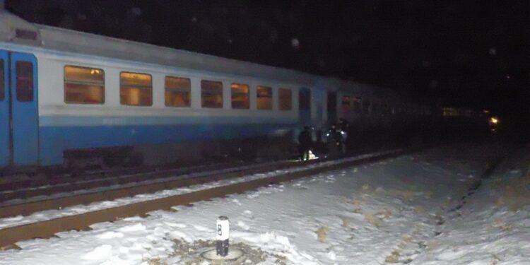 На Сумщині п’яний чоловік лише дивом вижив після наїзду потягу  | Кримінальні новини
