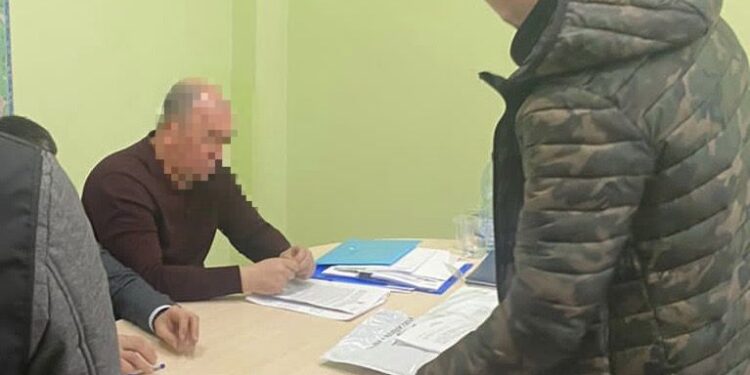 Обклав даниною торговців на ярмарках — чиновнику КМДА повідомлено про підозру | Кримінальні новини