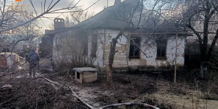 У Кривому Розі під час пожежі у приватному будинку загинула людина, — ДСНС | Кримінальні новини