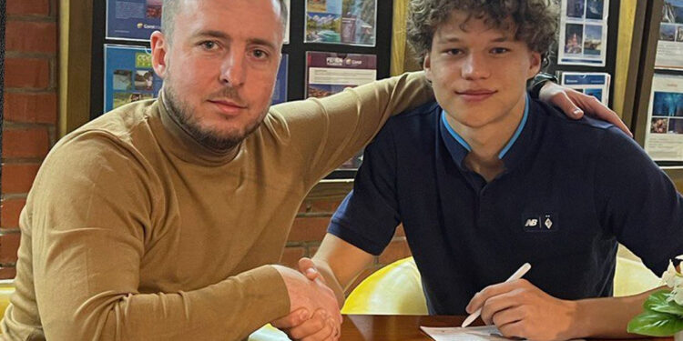 Полузащитник «Динамо U-19» подписал контракт с агентской компанией (8 февраля 2023 г.) — Новости футбола