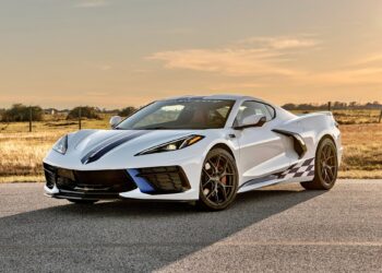 Базовый Corvette C8 с допингом от Hennessey превзошёл стоковую топ-версию — АВТО НОВОСТИ