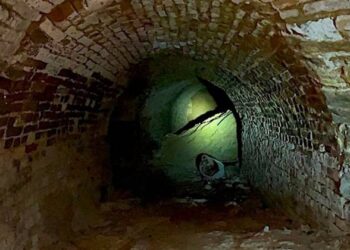 Центральный проспект Измаила угрожает уйти под землю: посыпался очередной ход (видео)