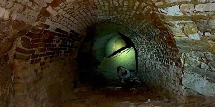 Центральный проспект Измаила угрожает уйти под землю: посыпался очередной ход (видео)