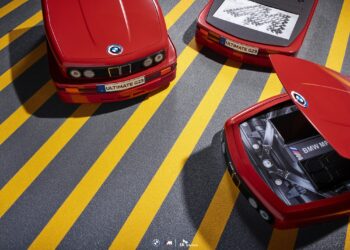 Для влюблённых в М: флагманский смартфон Samsung в упаковке BMW M3 поколения Е30 — АВТО НОВОСТИ