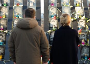 Зеленський з дружиною вшанували пам’ять Героїв Небесної Сотні