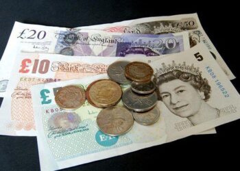 НБУ: «Пластикових грошей в Україні поки не буде»