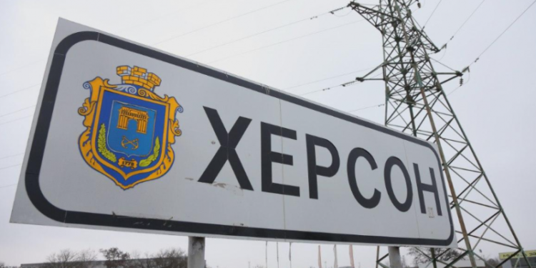Херсон струсонула серія потужних вибухів: ЗМІ пишуть, що багато поранених