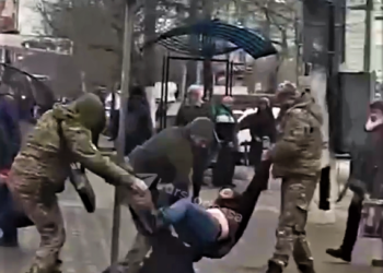 На допомогу російській пропаганді: співробітники одеських військкоматів продовжують порушувати закон і хапати людей просто на вулицях (відео)