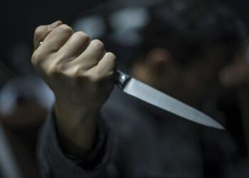 На Одещині чоловік накинувся з ножем на працівницю держустанови — Новини Одеської області