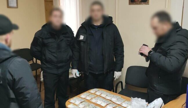 Тиск на малий бізнес: на Одещині на хабарі викрито поліцейського — Новини Одеської області
