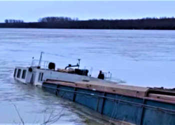 У порту Одеської області затонула баржа з 860 тоннами пшениці